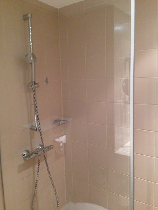 Bad/Dusche Courtyard by Marriott Basel