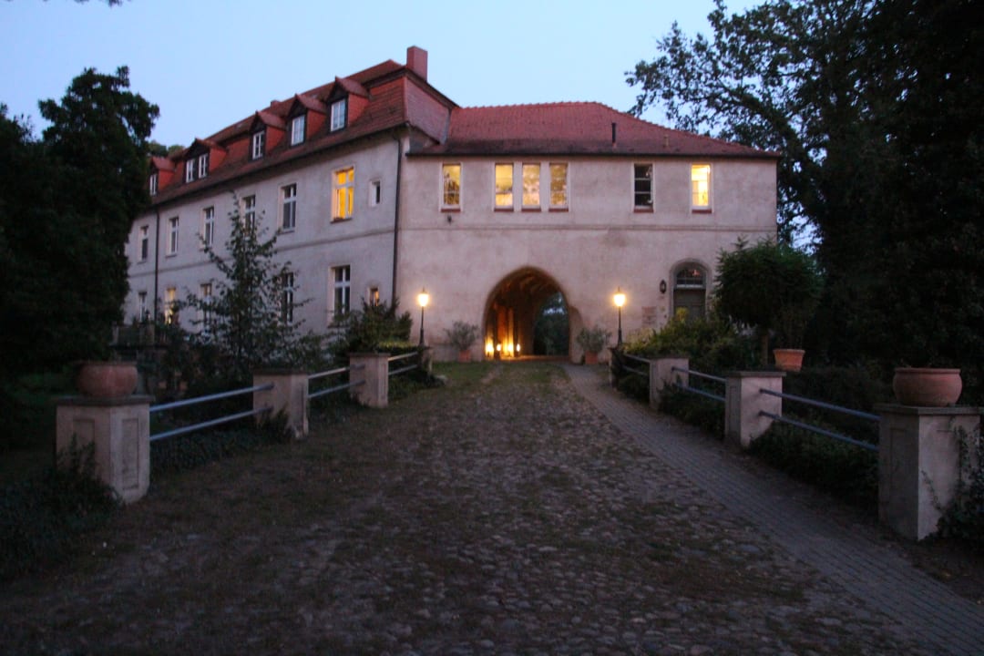 Außenansicht Schloss Neuhausen