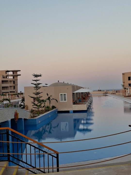 Pool Diamond Beach by Pearl Resort