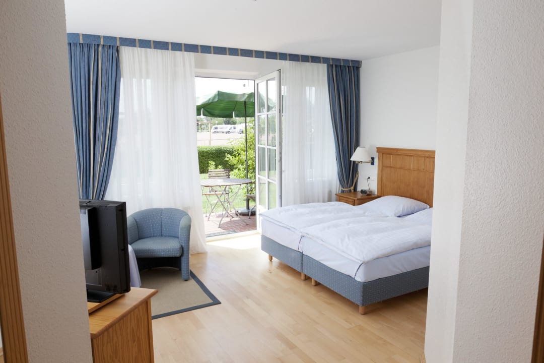 Komfortzimmer im Gästehaus mit Terrasse Hotel Altes Land
