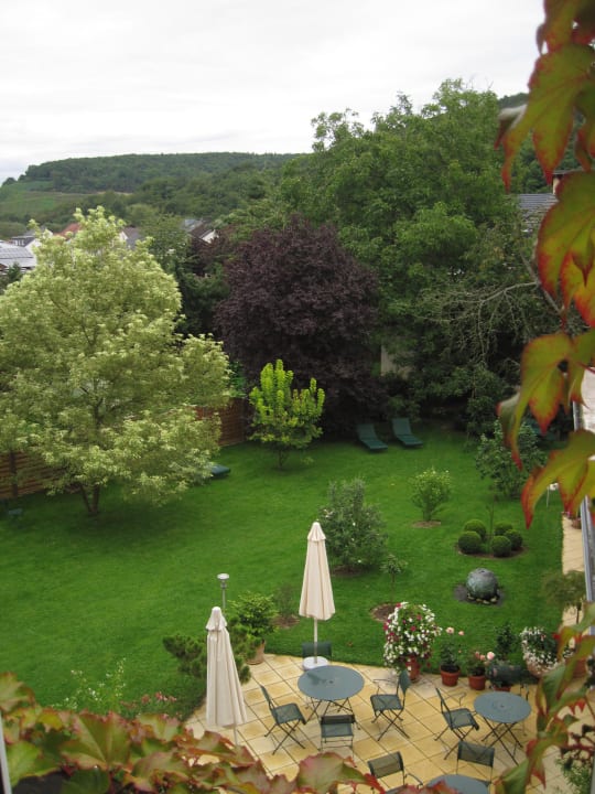 Blick aus dem Zimmer zur Gartenanlage Hotel Villa Sanct Peter