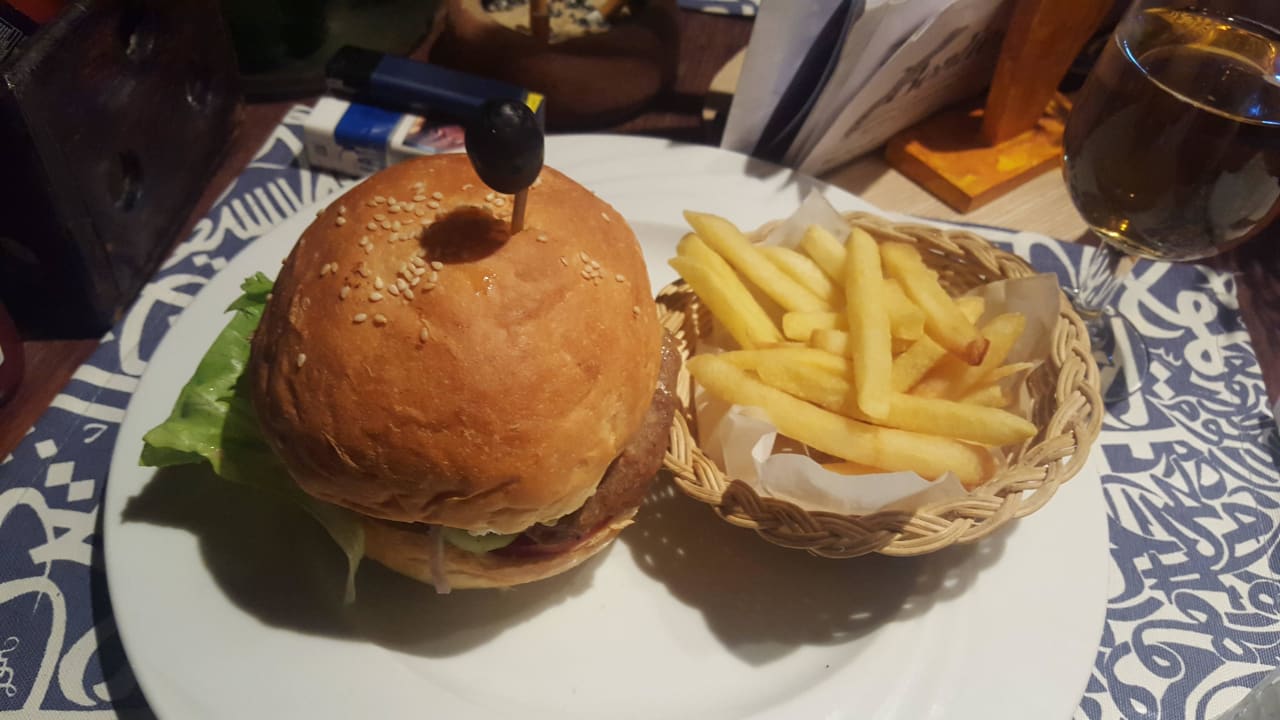 Selbst zusammengestellter Burger im Piazetta Giftun Azur Resort
