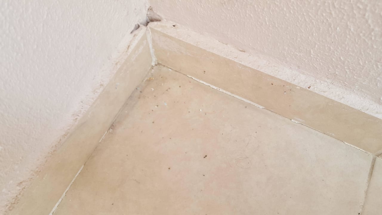 Verschmutzter Balkon Hane Family Resort