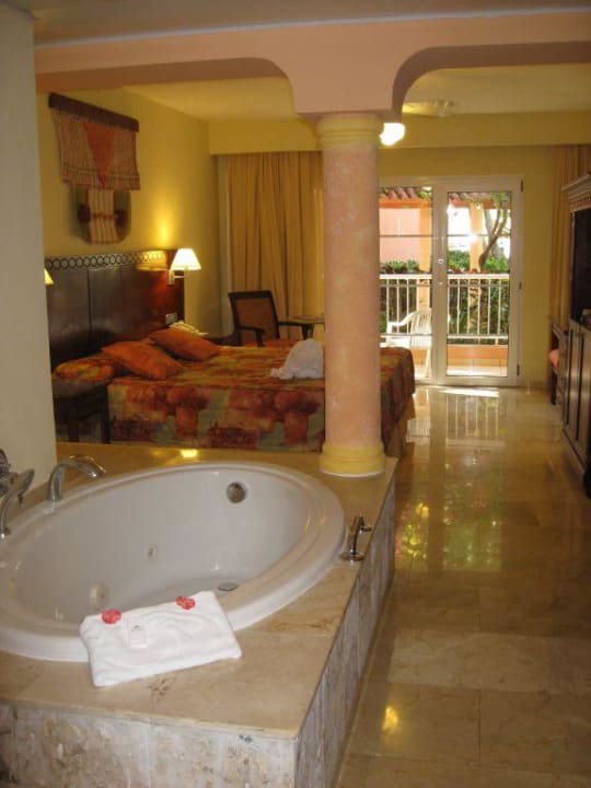 Blick in das Deluxe-Doppelzimmer Hotel Grand Palladium Palace Resort, Spa & Casino