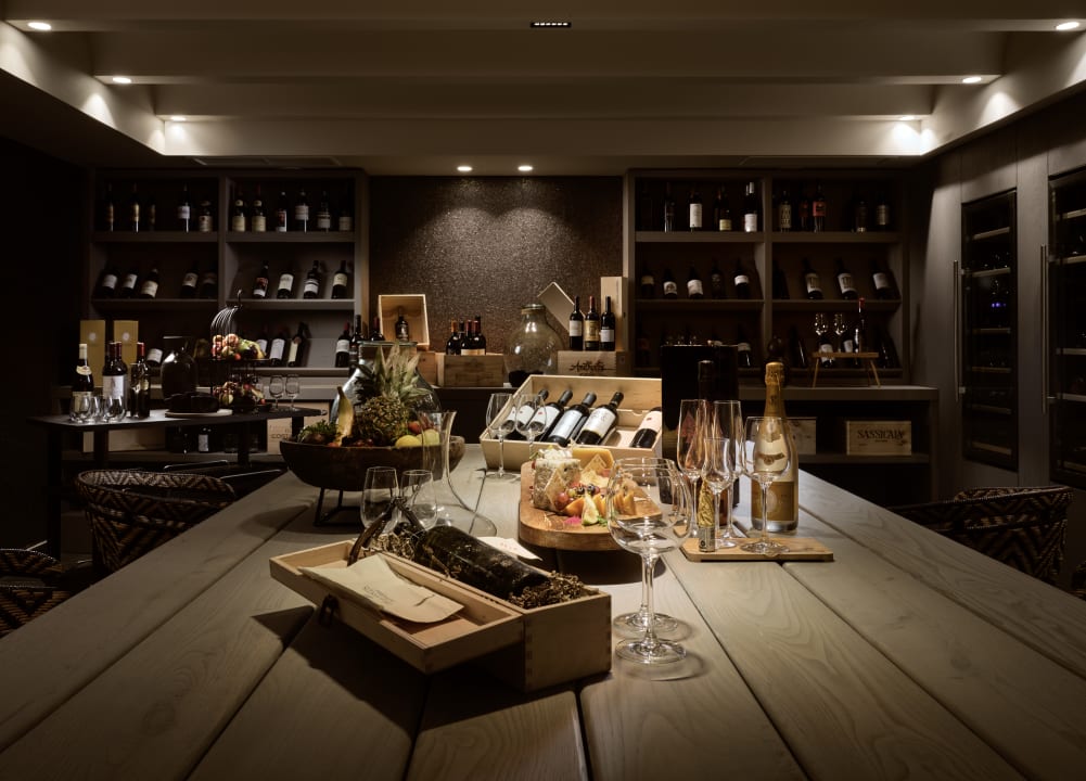 Gastro The Royal Senses Resort, Curio Collection by Hilton