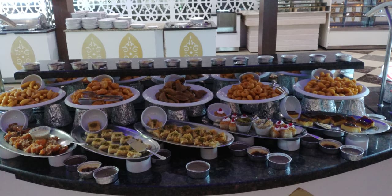 Gastro Side Royal Paradise Hotel