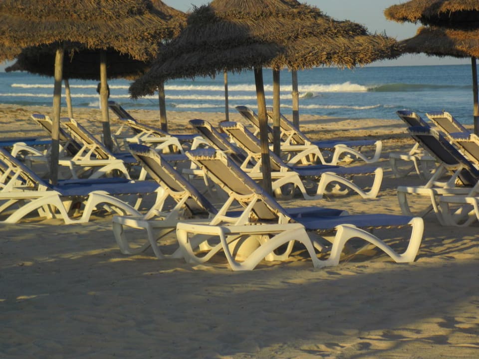 Der fast menschenleere Strand im Dezember Vincci Helios Beach