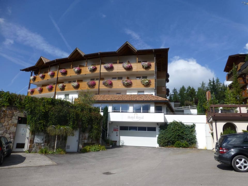 Garageneinfahrt DAS ROYAL Obereggen