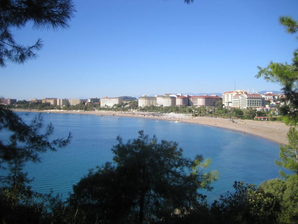 Blick von den Klippen zum Hotel Arycanda Kirman Premium