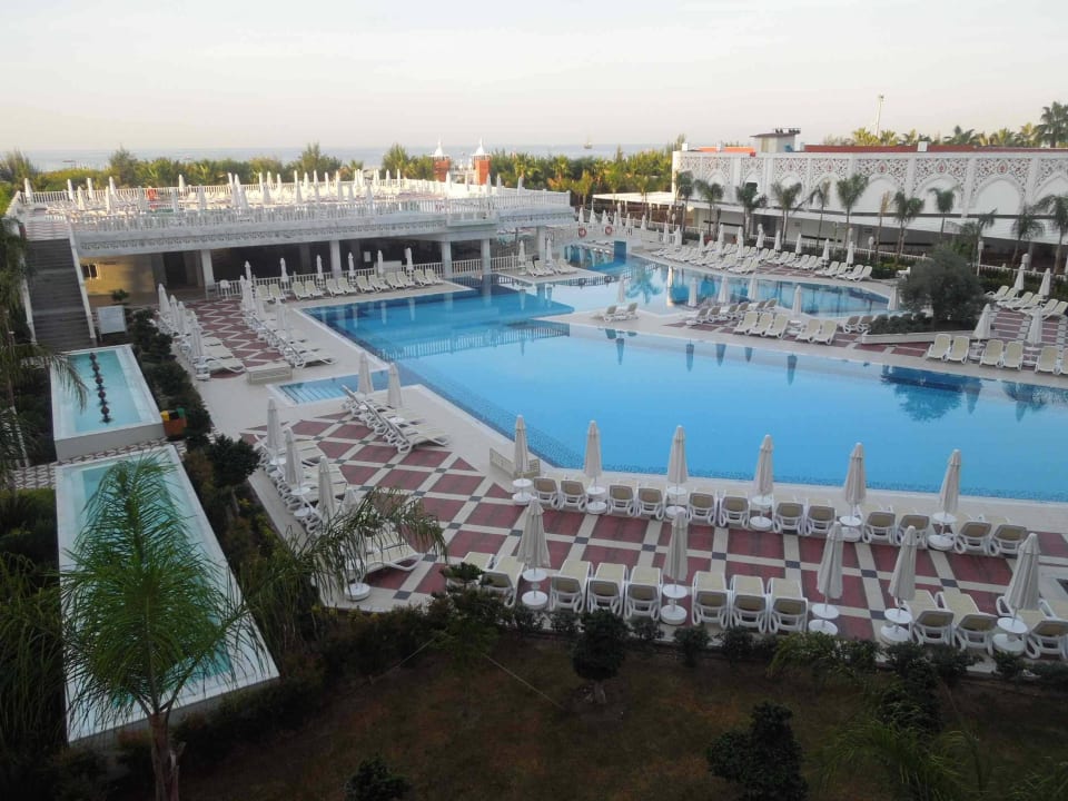 Pool Royal Taj Mahal Hotel