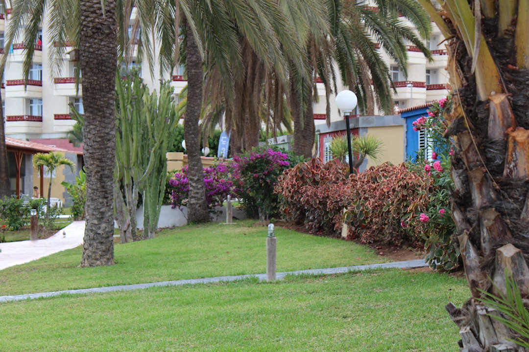 Wunderschöne Gartenanlage HL Miraflor Suites Hotel