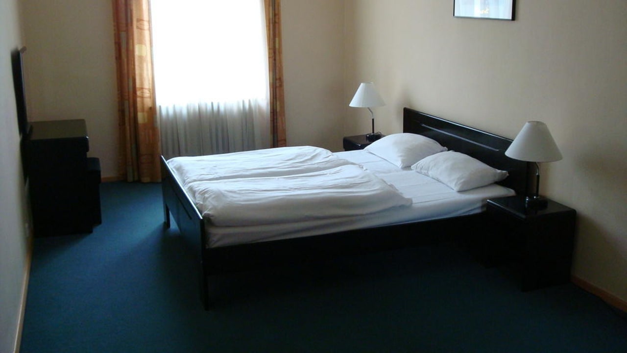 Une des 2 chambres Hotel Orion