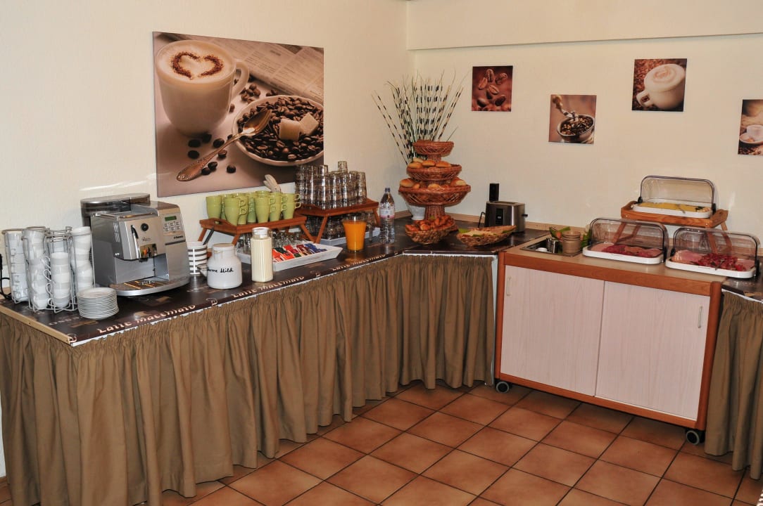 Überblick Büffet - Wurst, Käse, Honig, Obst Pension Yvonne Sigg