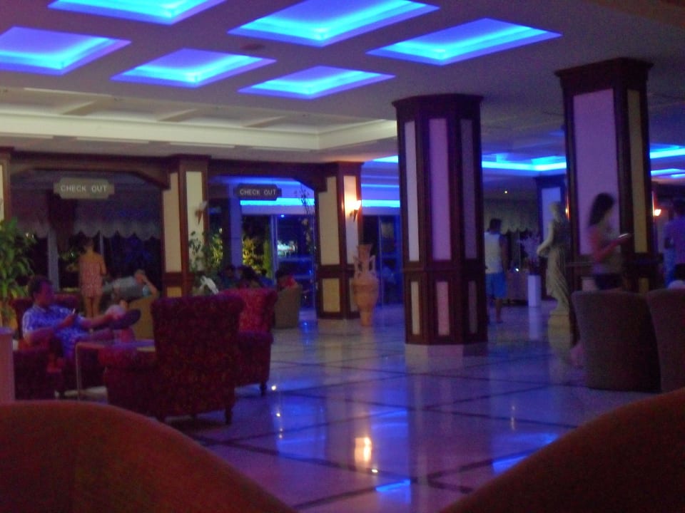Lobby des Hotels Saphir Hotel & Villas