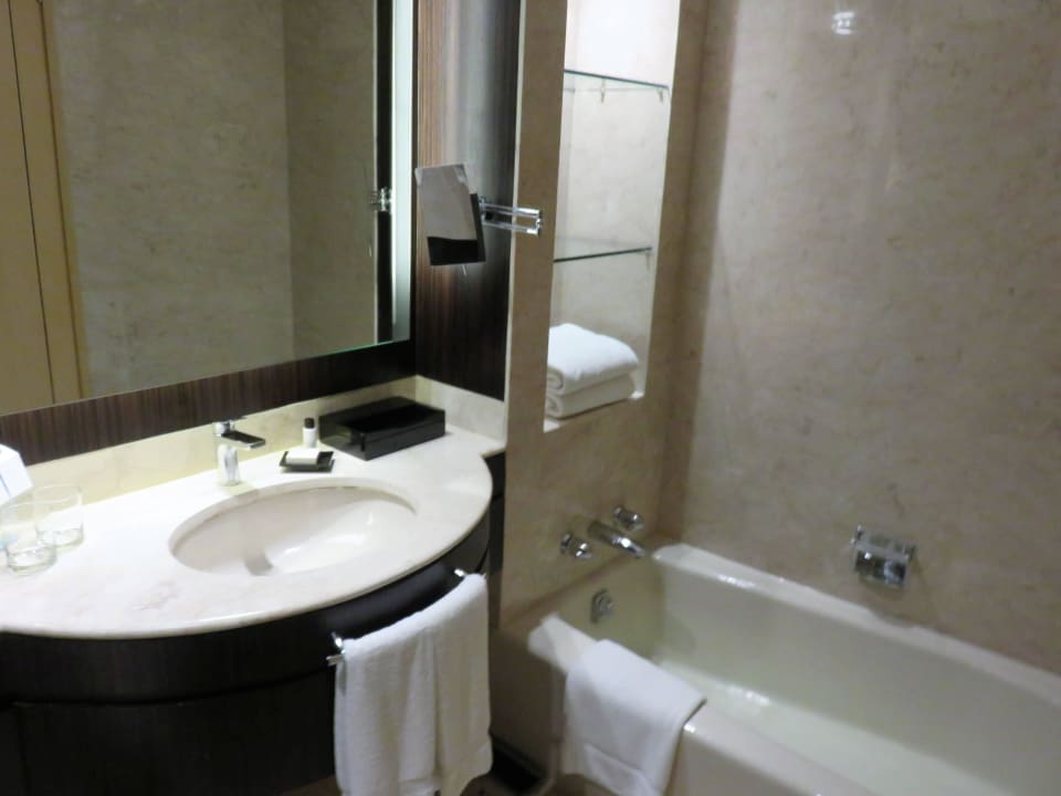 Badezimmer  New World Makati Hotel