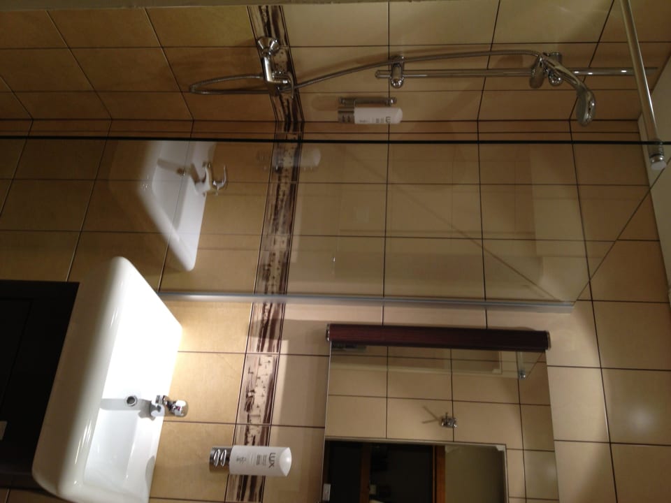 Gute Dusche, wenn auch klein Best Western Hotel Plaza