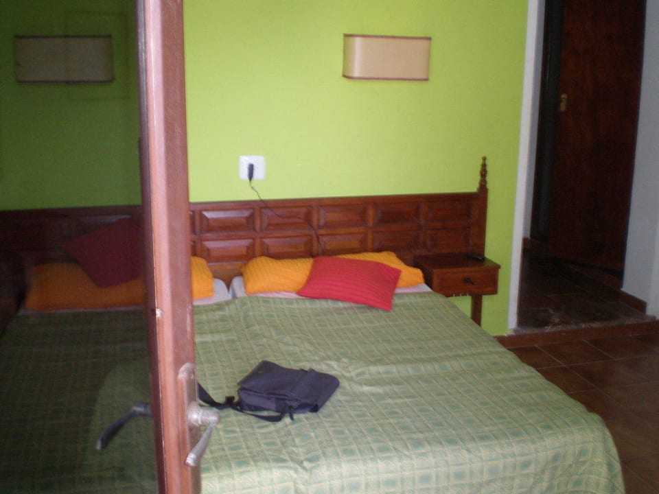 Blick vom Balkon ins Zimmer 45 Hostel Don Carlos