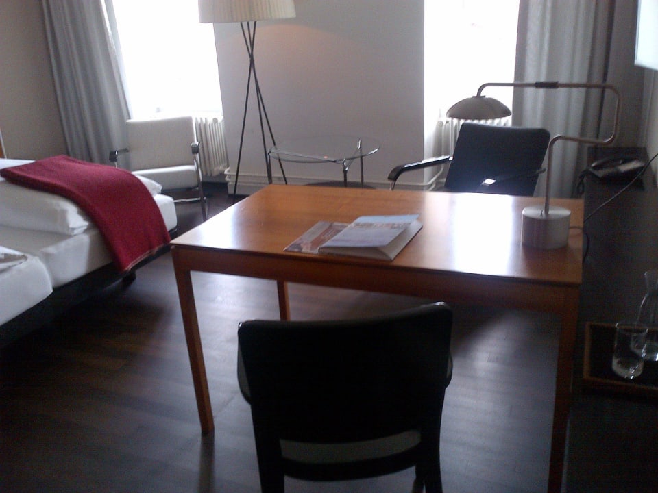 Guter Schreibtisch Hotel Krafft Basel