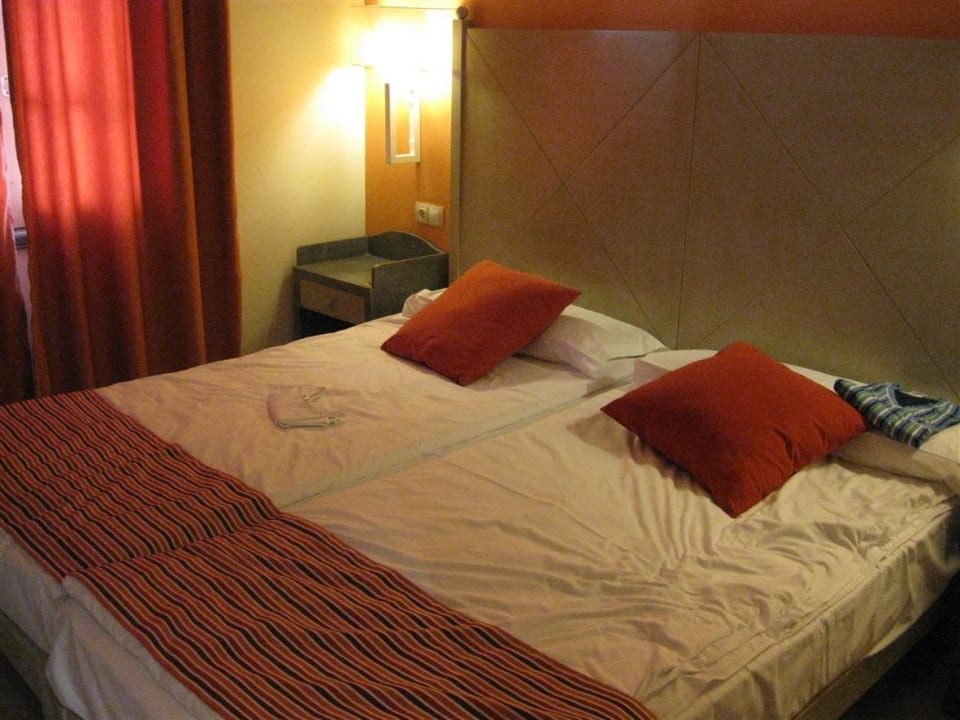 Schlafzimmer F 2002 allsun App.-Hotel Albatros