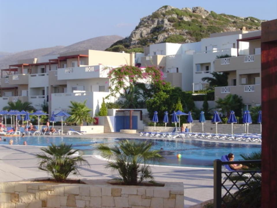 Hauptpool mit Bungalows Grand Hotel Holiday Resort