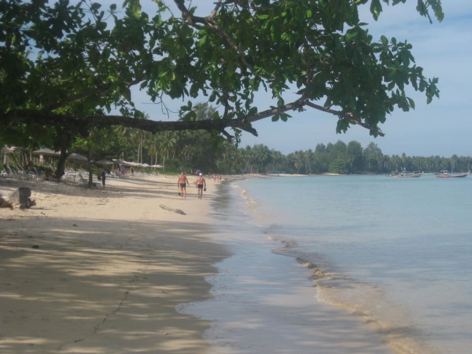 Ca. 800 m Hotelstrand bei Flut Kantary Beach Hotel - KHAO LAK