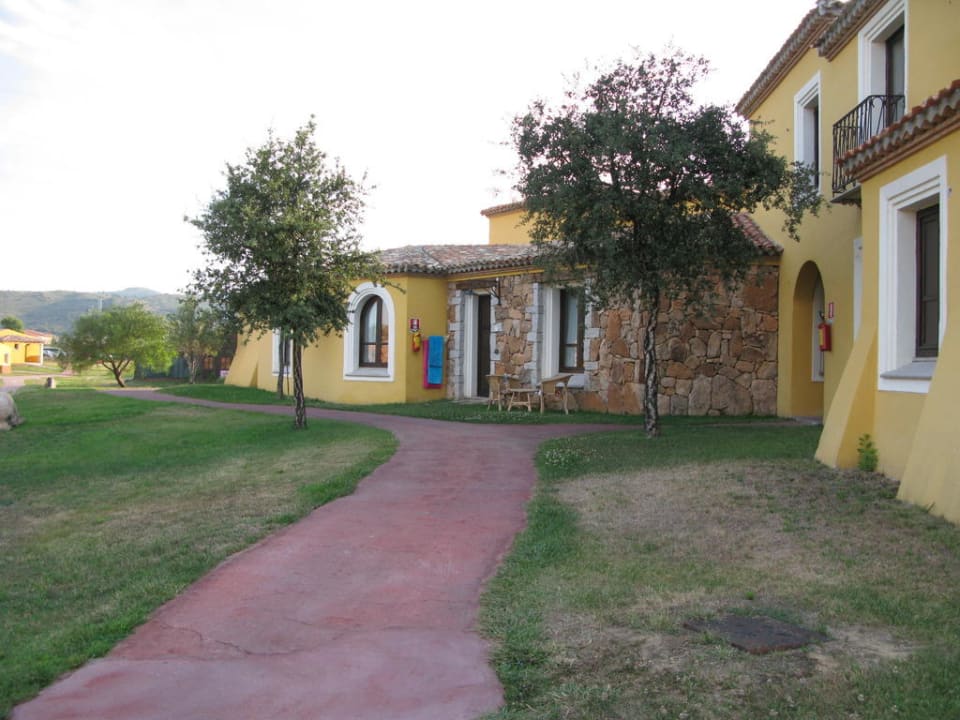 Vialetto camere Villaggio Baia dei Pini