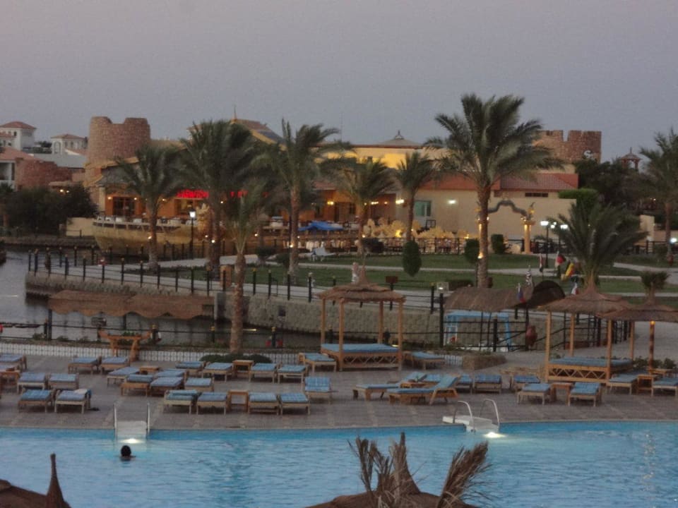 China Restaurant im Hintergrung Pickalbatros Dana Beach Resort - Hurghada