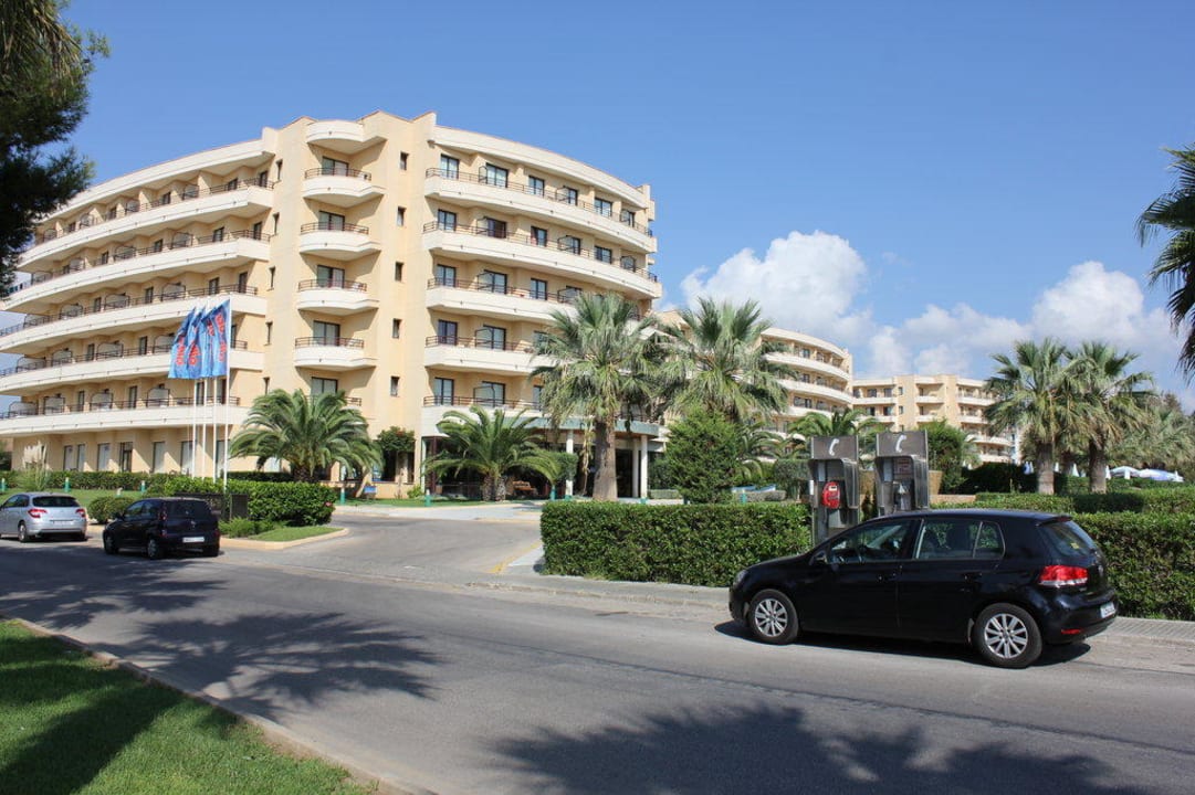 Hotel von der Straße aus allsun App.-Hotel Orient Beach