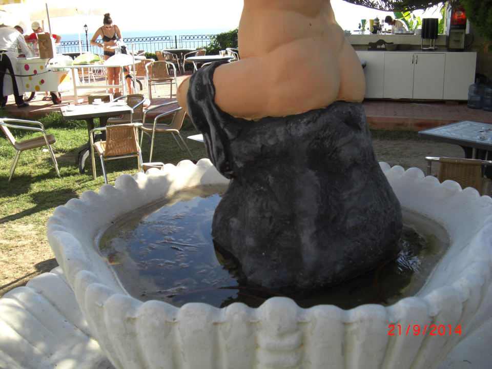 Das stinkende Wasser Aska Bayview Resort