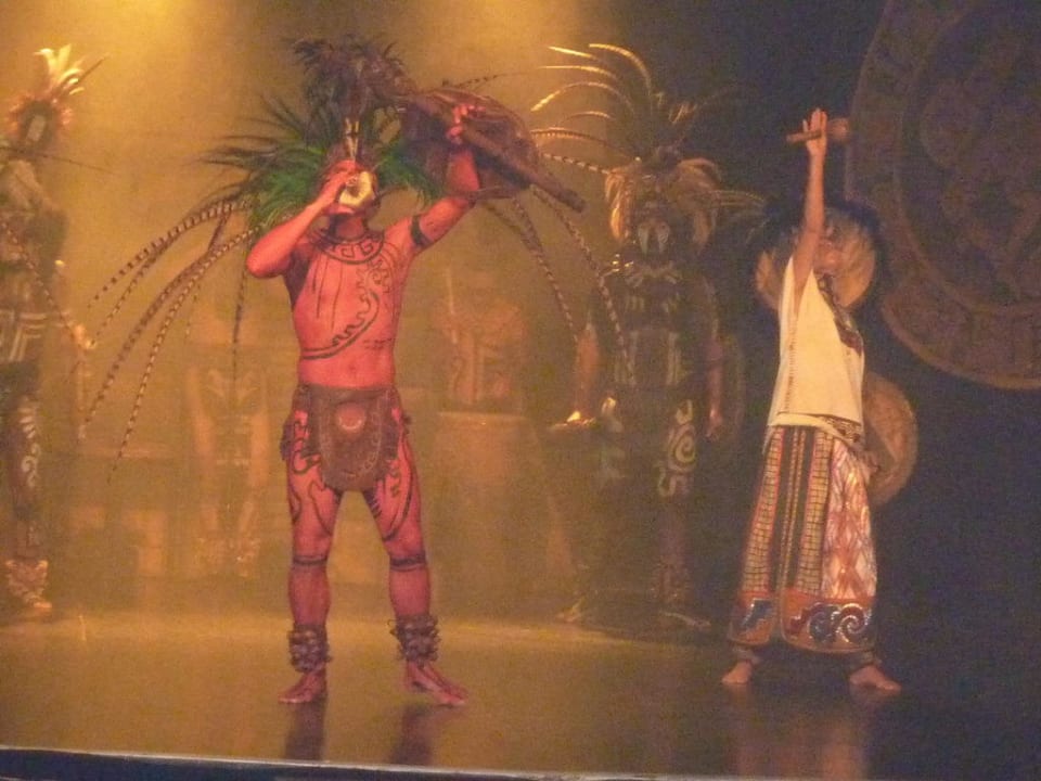 Auf der Theaterbühne - die Maya-Show Catalonia Royal Tulum Beach & Spa Resort - Adults only