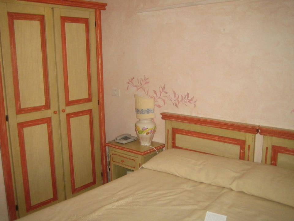 Das Zimmer Colonna Beach Hotel