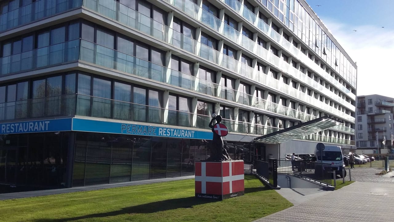 Eingang Marine Hotel by Zdrojowa