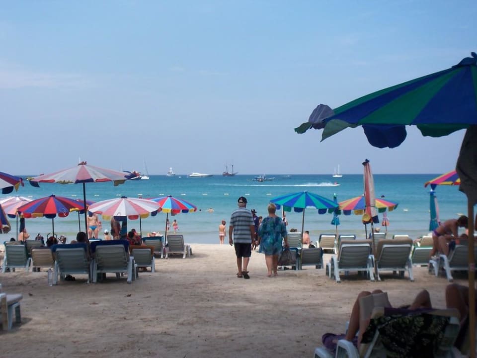 Strand vor dem Hotel Holiday Inn Resort Phuket