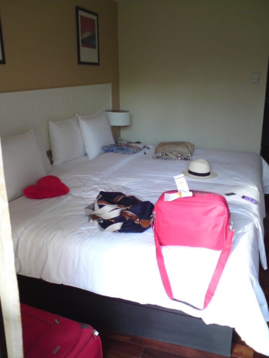 Bett Holiday Inn Resort Phuket Surin Beach by IHG