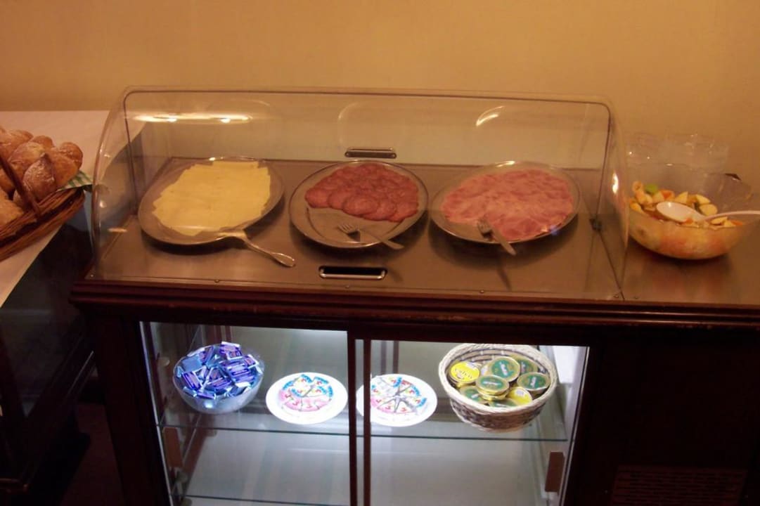 Frühstücksraum und Büffet Hotel Tivoli