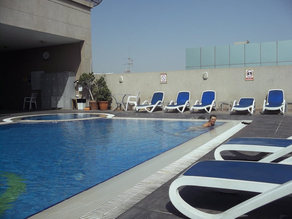 Pool La Quinta by Wyndham Dubai Jumeirah