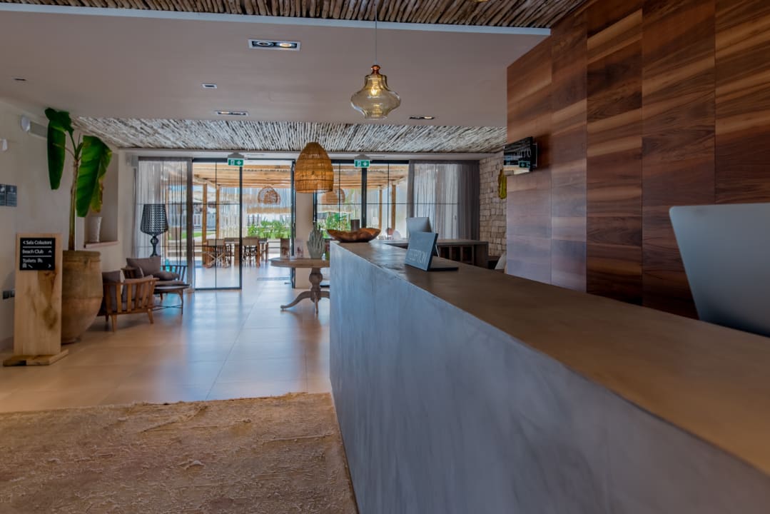 Lobby Cumeja Beach Club & Hotel