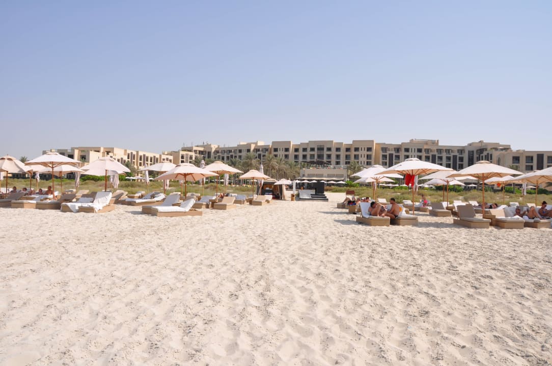 Blick vom Meer Richtung Hotel Park Hyatt Abu Dhabi Hotel and Villas