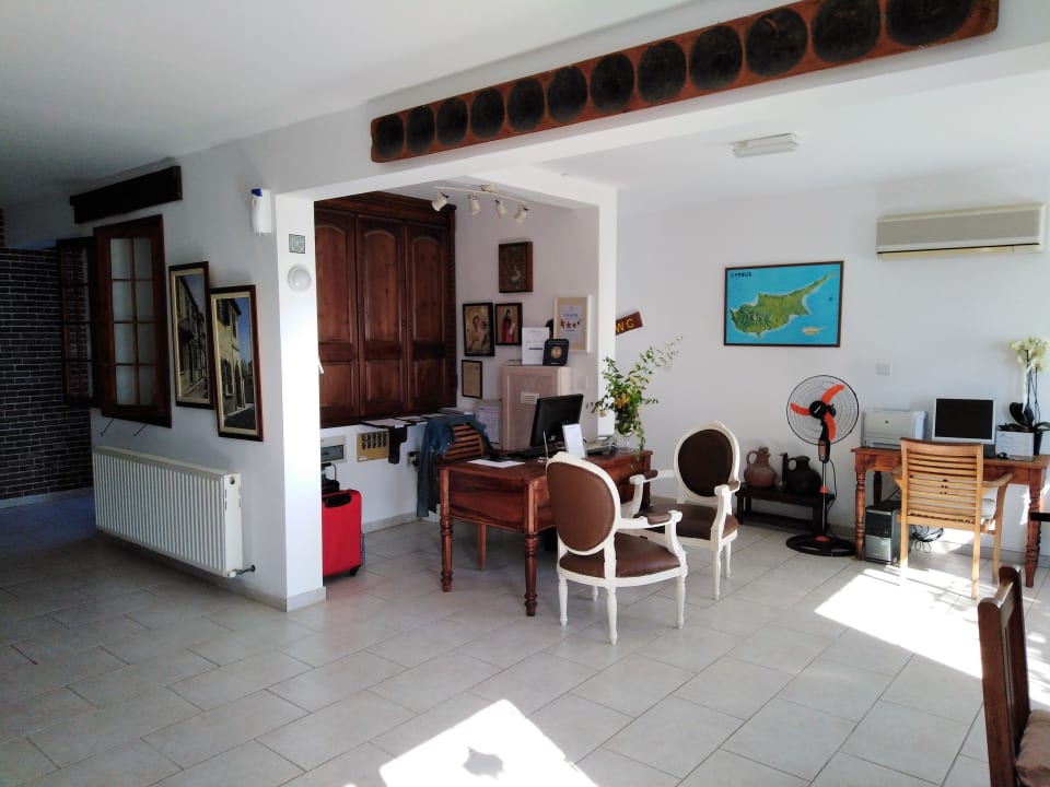 Lobby Bay View Apartments