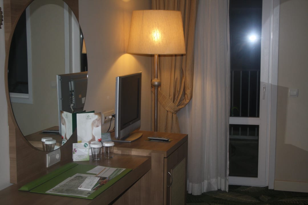 Schreibtisch, TV, Kühlschrank Marvida Family Eco