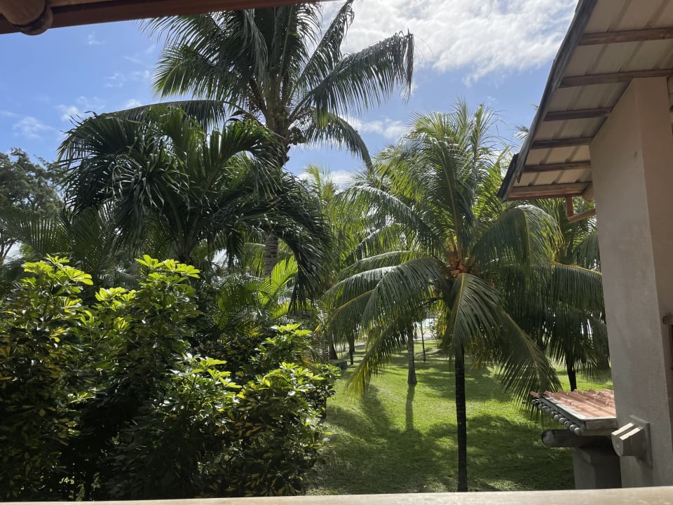 Ausblick Crystals Beach Resort Belle Mare, a member of Radisson Individuals