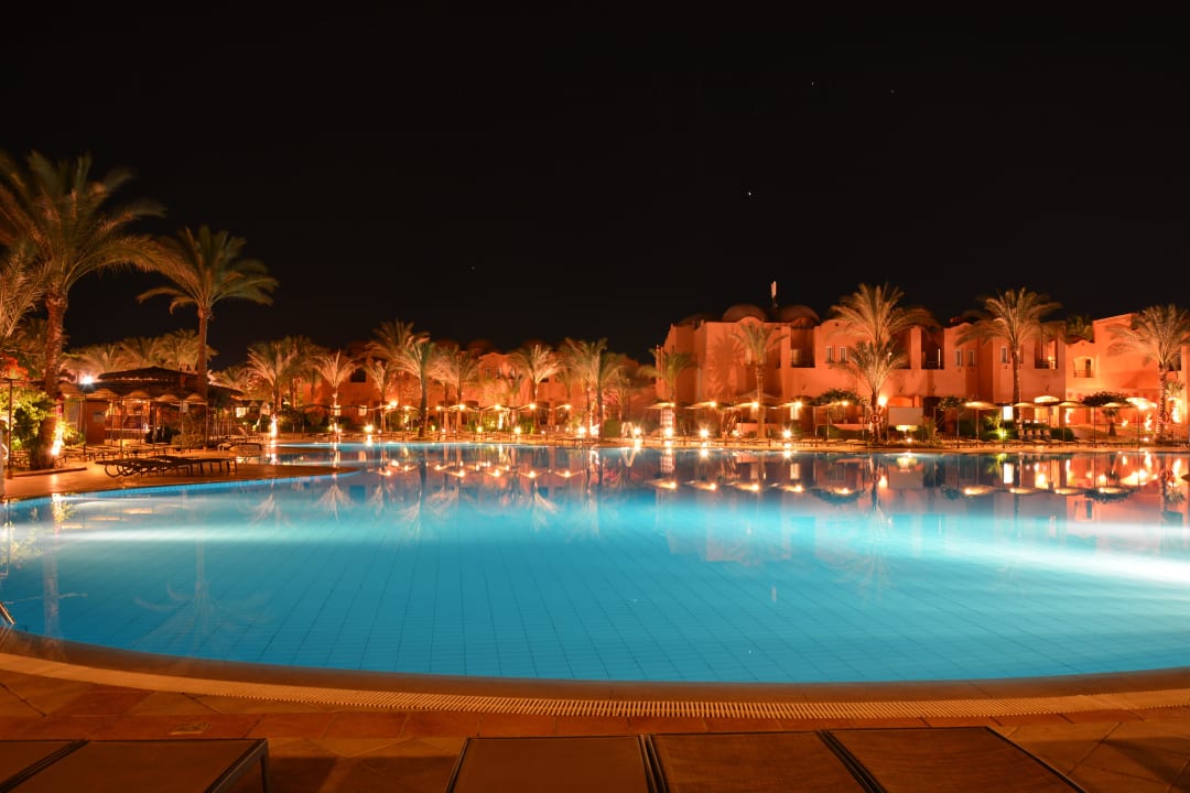 Pool bei Nacht Jaz Makadi Oasis Resort