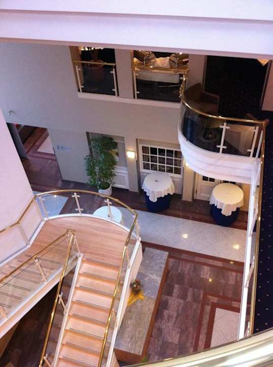 Treppenhaus im angeschlossenem 4 Sterne Hotel Arthotel ANA Hafen City