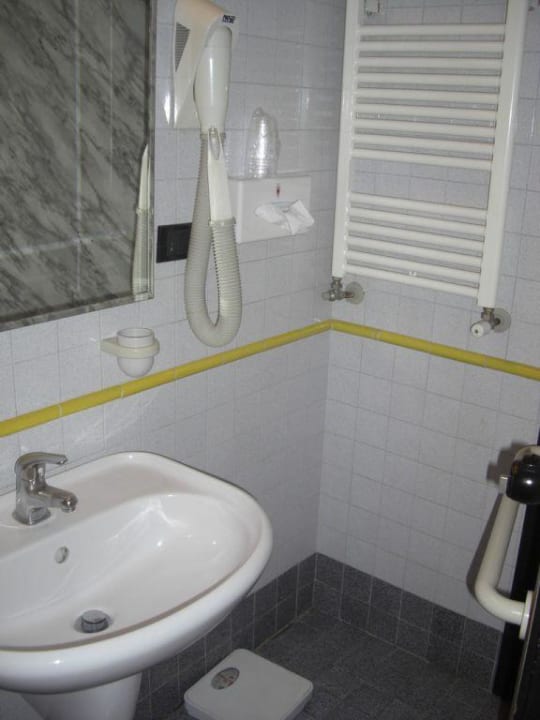 Schönes großes Bad  Parc Hotel Gritti