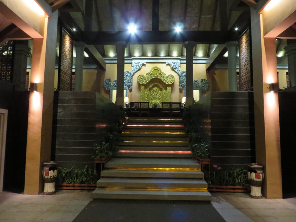 Da geht man gerne rein ;-) Hotel Rawai Palm Beach Resort