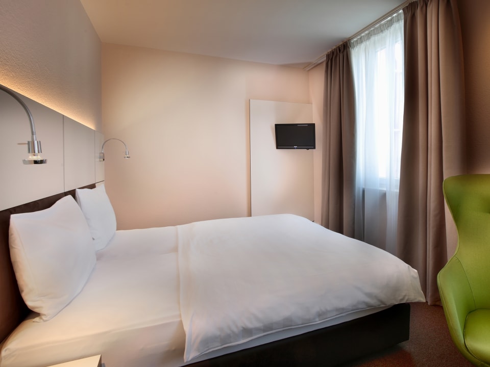 Zimmer b_smart motel Basel