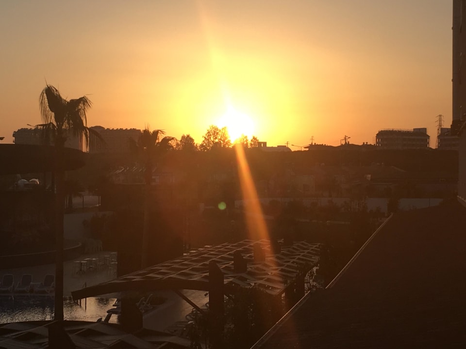 Sonnenuntergang vom Zimmer Mary Hotel Side