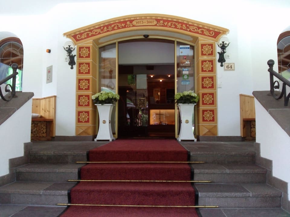 Einladender Hotelaufgang Hotel Der Stubaierhof Neustift