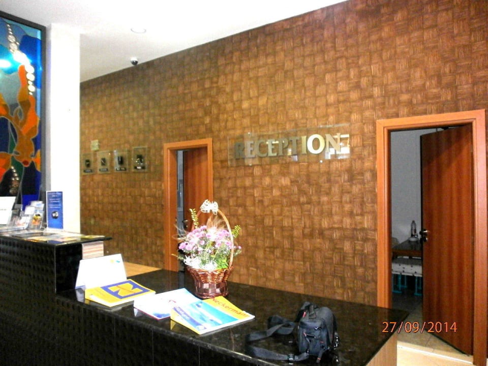 Die kleine Rezeption Hotel Glarus Beach