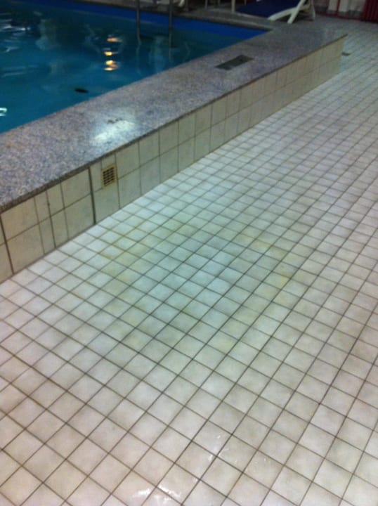 Es tropft von der Decke Wyndham Garden Kassel